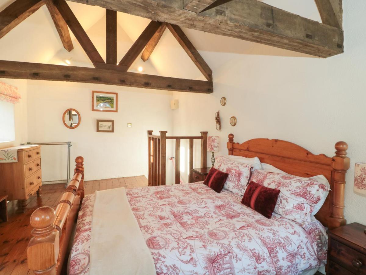 Pike Cottage Acton Turville Экстерьер фото