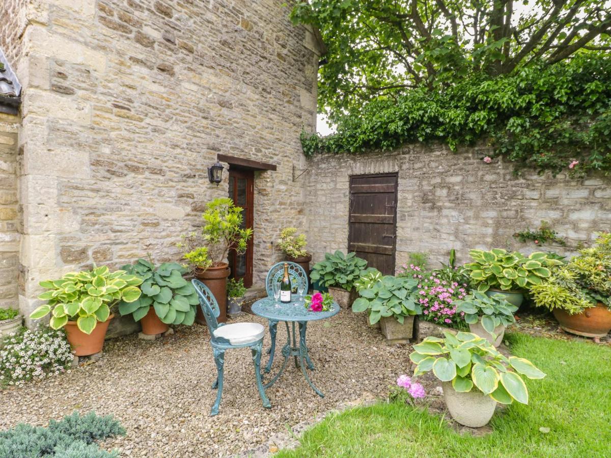 Pike Cottage Acton Turville Экстерьер фото